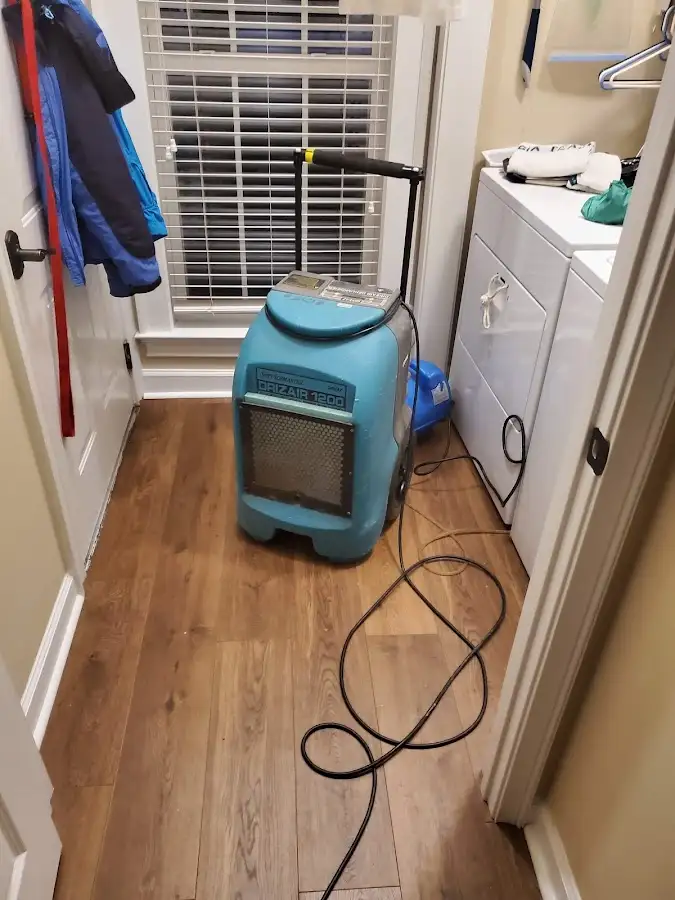 Commercial dehumidifier deployed for Crawl Space Restoration in Oildale